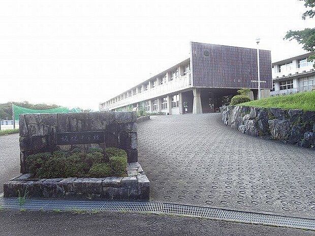 坂祝町立坂祝中学校 2800m