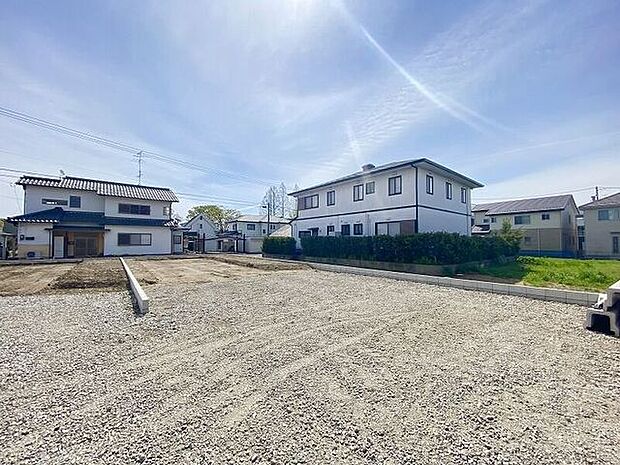 完成前の物件に限り、カラー選択やオプション工事 などのサービス特典が受けられる場合がございます。詳しくお知りになりたい方はお気軽にお問合せください。