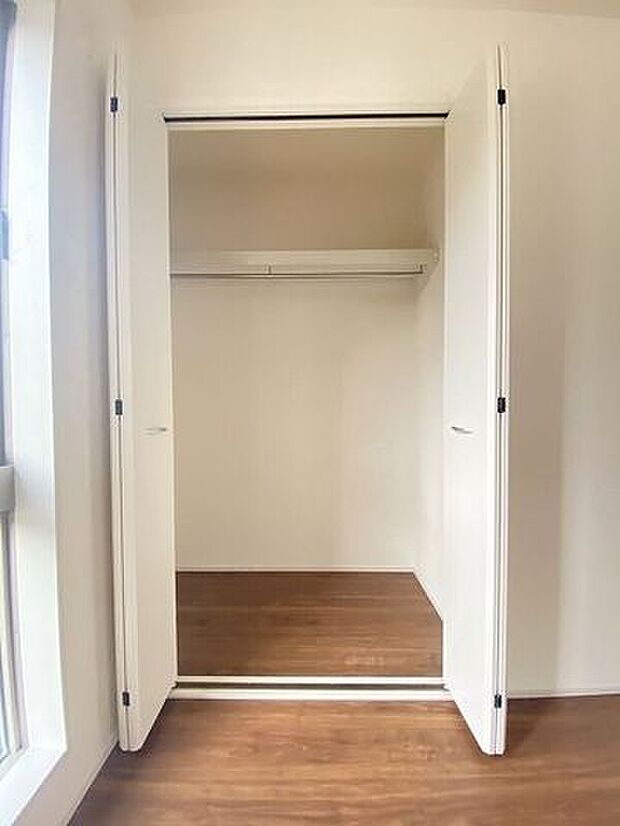 1階にある収納は来客用の座布団やお昼寝用のお布団やリビングで使うものなど、何でもたくさんしまっておくことができ、あると大変重宝します。