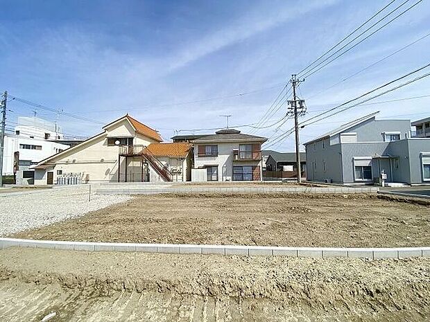 完成前の物件に限り、カラー選択やオプション工事 などのサービス特典が受けられる場合がございます。詳しくお知りになりたい方はお気軽にお問合せください。