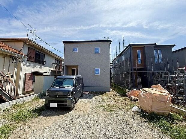 完成前の物件に限り、カラー選択やオプション工事 などのサービス特典が受けられる場合がございます。詳しくお知りになりたい方はお気軽にお問合せください。