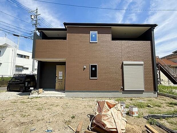 完成前の物件に限り、カラー選択やオプション工事 などのサービス特典が受けられる場合がございます。詳しくお知りになりたい方はお気軽にお問合せください。