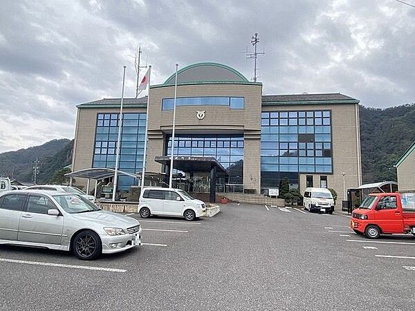 坂祝町役場車で3分 1390m