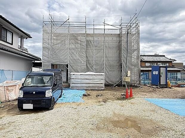 完成前の物件に限り、カラー選択やオプション工事 などのサービス特典が受けられる場合がございます。詳しくお知りになりたい方はお気軽にお問合せください。