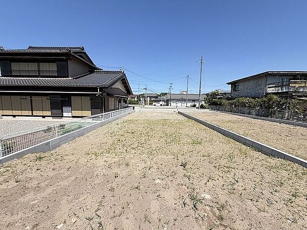 完成前の物件に限り、カラー選択やオプション工事 などのサービス特典が受けられる場合がございます。詳しくお知りになりたい方はお気軽にお問合せください。