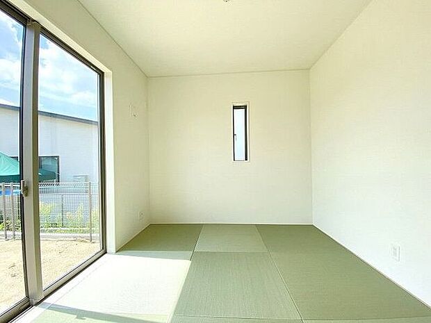 リビングから目が届く和室は、お子様の遊び部屋・お昼寝スペースとして使うのもオススメです♪