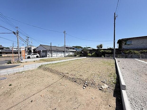 完成前の物件に限り、カラー選択やオプション工事 などのサービス特典が受けられる場合がございます。詳しくお知りになりたい方はお気軽にお問合せください。