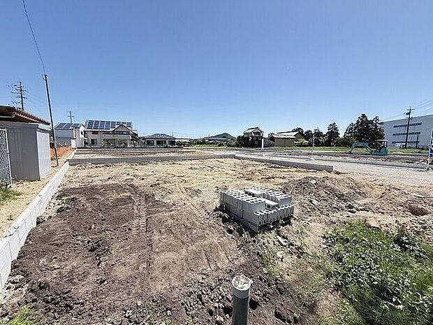 完成前の物件に限り、カラー選択やオプション工事 などのサービス特典が受けられる場合がございます。詳しくお知りになりたい方はお気軽にお問合せください。