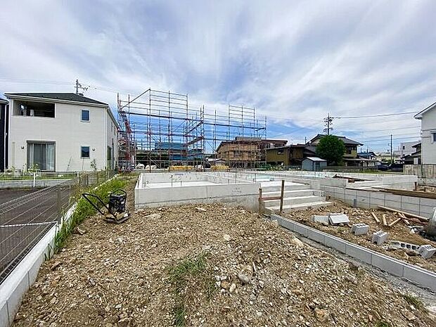 完成前の物件に限り、カラー選択やオプション工事 などのサービス特典が受けられる場合がございます。詳しくお知りになりたい方はお気軽にお問合せください。