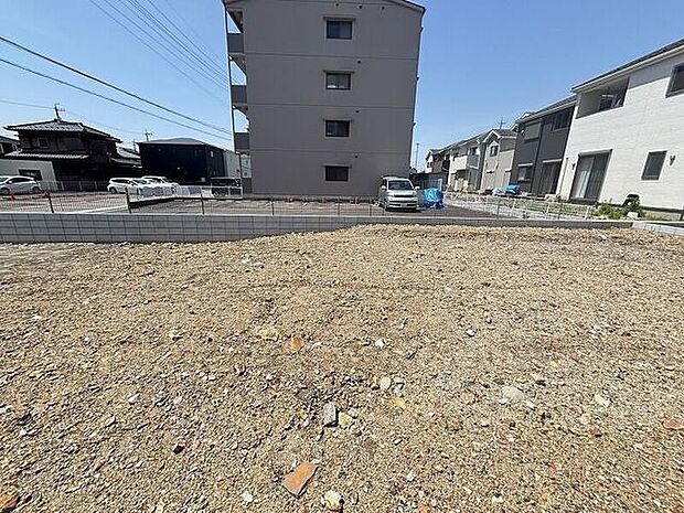 完成前の物件に限り、カラー選択やオプション工事 などのサービス特典が受けられる場合がございます。詳しくお知りになりたい方はお気軽にお問合せください。