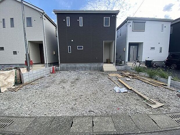 完成前の物件に限り、カラー選択やオプション工事 などのサービス特典が受けられる場合がございます。詳しくお知りになりたい方はお気軽にお問合せください。