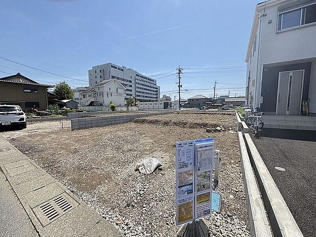 完成前の物件に限り、カラー選択やオプション工事 などのサービス特典が受けられる場合がございます。詳しくお知りになりたい方はお気軽にお問合せください。