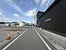 外観：前面道路含む現地写真