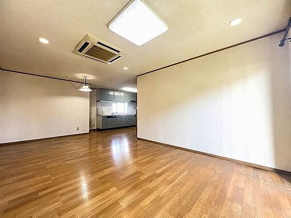 ※CG加工で雑貨等を消去しています。