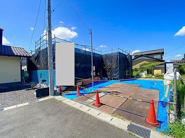 完成前の物件に限り、カラー選択やオプション工事 などのサービス特典が受けられる場合がございます。詳しくお知りになりたい方はお気軽にお問合せください。