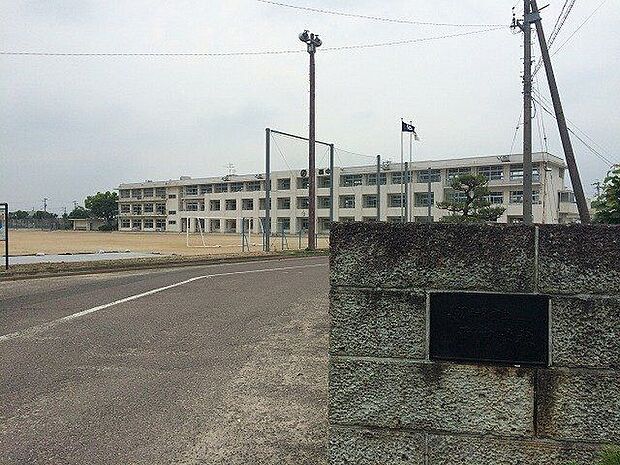 美濃加茂市立西中学校 3900m