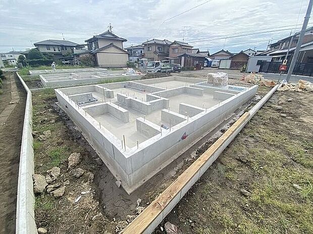 完成前の物件に限り、カラー選択やオプション工事 などのサービス特典が受けられる場合がございます。詳しくお知りになりたい方はお気軽にお問合せください。