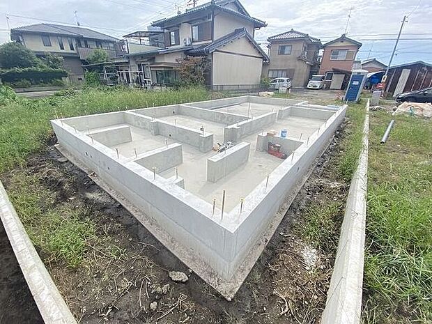 完成前の物件に限り、カラー選択やオプション工事 などのサービス特典が受けられる場合がございます。詳しくお知りになりたい方はお気軽にお問合せください。