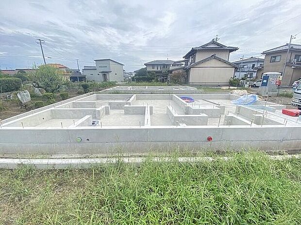 完成前の物件に限り、カラー選択やオプション工事 などのサービス特典が受けられる場合がございます。詳しくお知りになりたい方はお気軽にお問合せください。