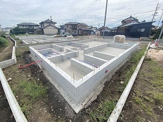 完成前の物件に限り、カラー選択やオプション工事 などのサービス特典が受けられる場合がございます。詳しくお知りになりたい方はお気軽にお問合せください。