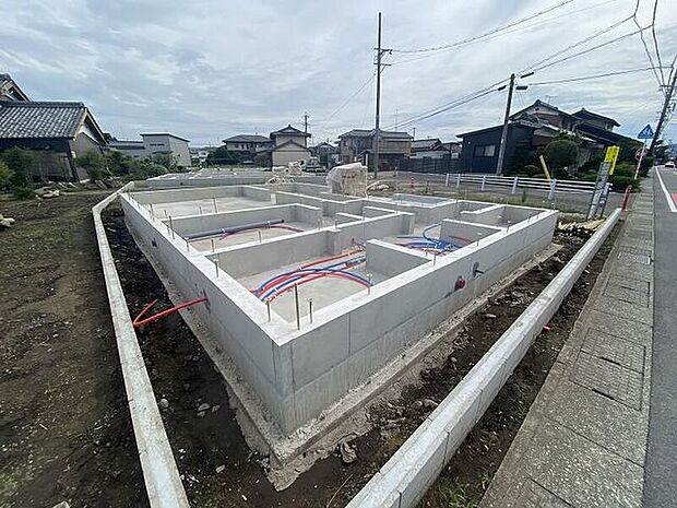 完成前の物件に限り、カラー選択やオプション工事 などのサービス特典が受けられる場合がございます。詳しくお知りになりたい方はお気軽にお問合せください。