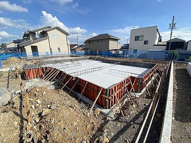 完成前の物件に限り、カラー選択やオプション工事 などのサービス特典が受けられる場合がございます。詳しくお知りになりたい方はお気軽にお問合せください。