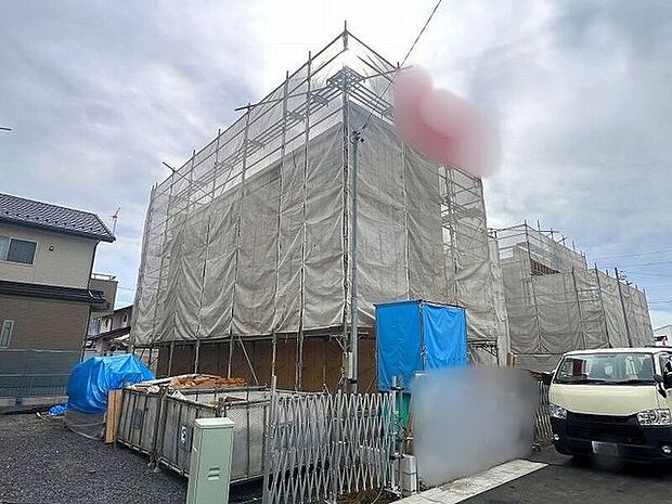 完成前の物件に限り、カラー選択やオプション工事 などのサービス特典が受けられる場合がございます。詳しくお知りになりたい方はお気軽にお問合せください。