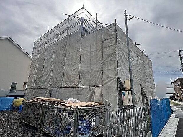 完成前の物件に限り、カラー選択やオプション工事 などのサービス特典が受けられる場合がございます。詳しくお知りになりたい方はお気軽にお問合せください。