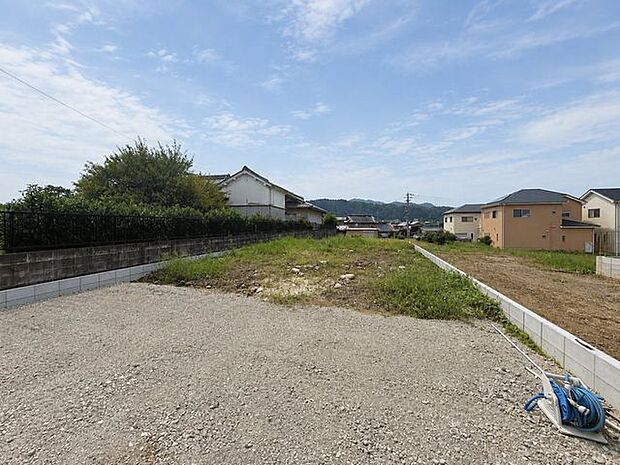 完成前の物件に限り、カラー選択やオプション工事 などのサービス特典が受けられる場合がございます。詳しくお知りになりたい方はお気軽にお問合せください。