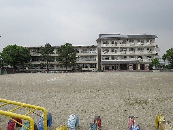 美濃加茂市立下米田小学校 1870m