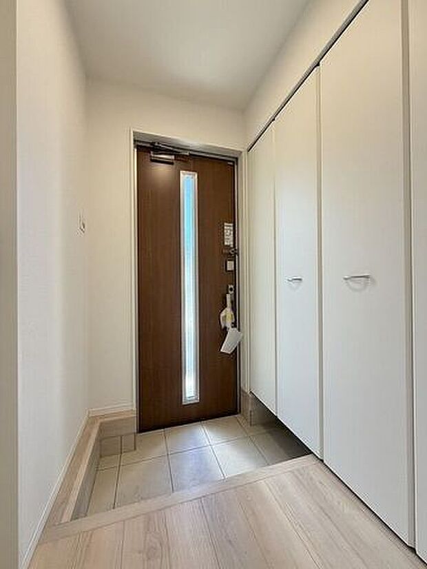 ご家族全員の履物を収納できる大容量のシューズボックス。来客時もスッキリとした玄関でお出迎え♪