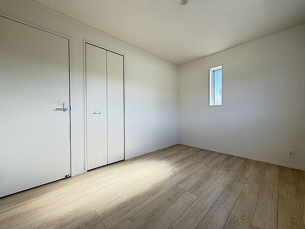 シンプルに作られた洋室は、自分好みのインテリアでコーディネイトし癒しの空間作りに最適です。