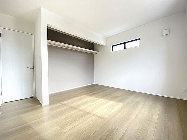 大容量収納も完備の洋室です！すっきり片付けられますね♪