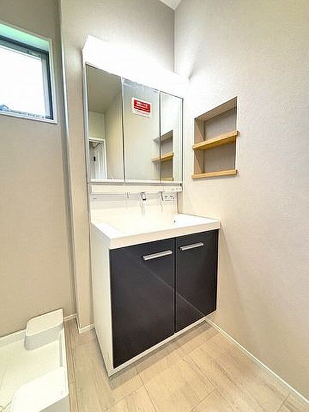 スタイリッシュで清潔感の溢れる洗面台になります。使いやすくお掃除もしやすい作りです！