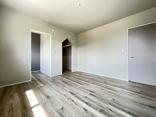 大容量の収納スペース、ウォークinクローゼットがついているので、お部屋がすっきり片付けられますね♪