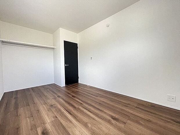 シンプルに作られた洋室は、自分好みのインテリアでコーディネイトし癒しの空間作りに最適です♪