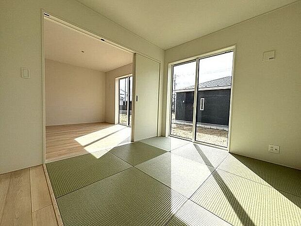 リビング横に設けられた和室は、客間やお子様のお昼寝にと大変便利です。