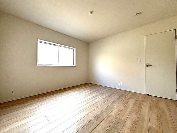 シンプルに作られた洋室は、自分好みのインテリアでコーディネイトし癒しの空間作りに最適です。