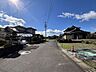 外観：前面道路含む現地写真