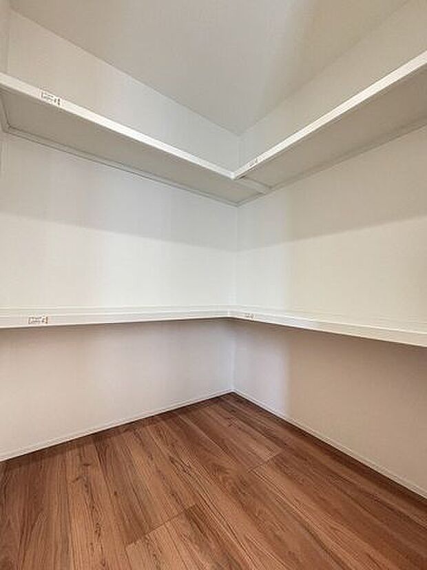 パントリーがあることで、たくさんの食材や飲み物をストックすることも可能!