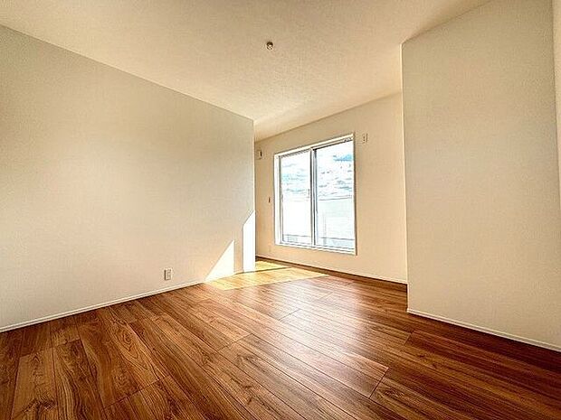 シンプルに作られた洋室は、自分好みのインテリアでコーディネイトし癒しの空間作りに最適です♪