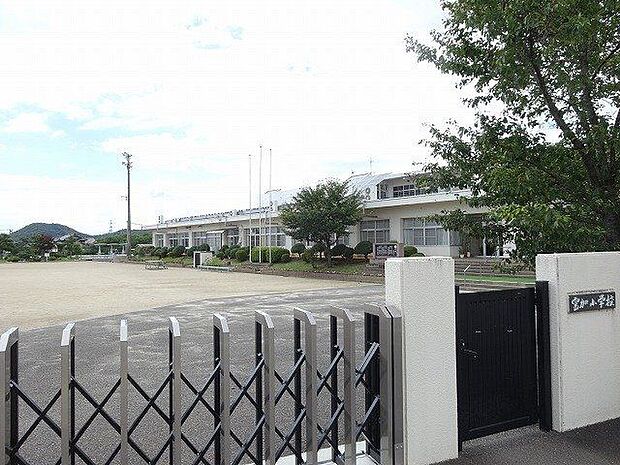 富加町立富加小学校 640m