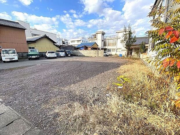 完成前の物件に限り、カラー選択やオプション工事 などのサービス特典が受けられる場合がございます。詳しくお知りになりたい方はお気軽にお問合せください。