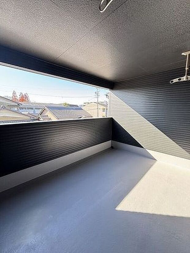 晴れた日には洗濯物はもちろん、お布団もしっかり干せますね。