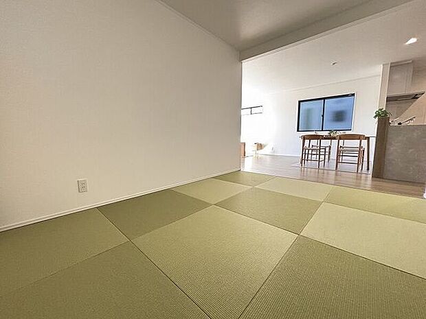 リビング横に設けられた和室は、客間やお子様のお昼寝にと大変便利です。