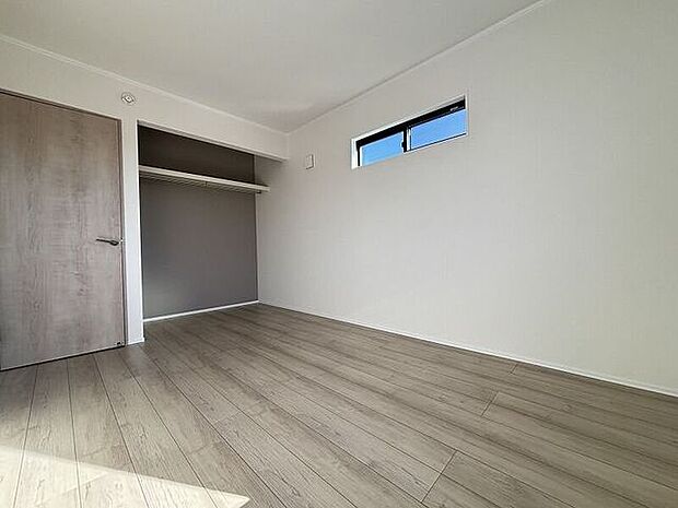 シンプルに作られた洋室は、自分好みのインテリアでコーディネイトし癒しの空間作りに最適です♪