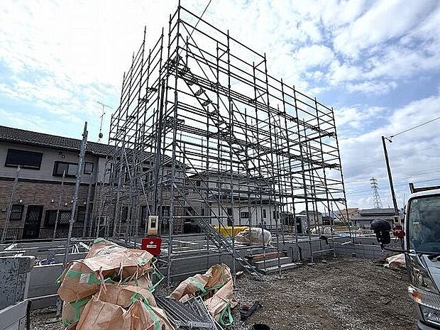 完成前の物件に限り、カラー選択やオプション工事 などのサービス特典が受けられる場合がございます。詳しくお知りになりたい方はお気軽にお問合せください。