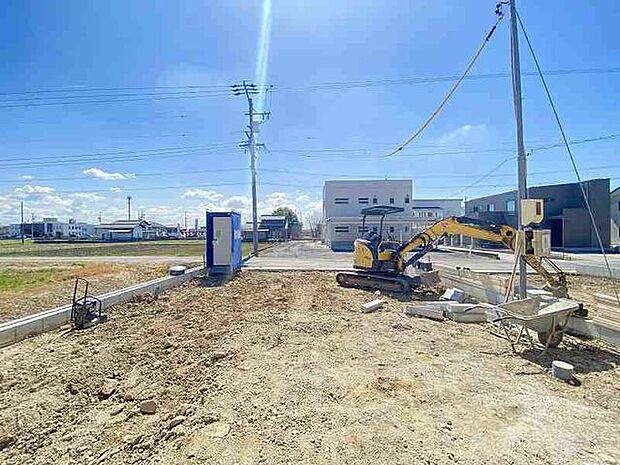 ゆとりのサイズを確保し、ひとりだけでなくお子様や旦那様と一緒にキッチンに立つのに快適なスペースです。床下収納もあります。