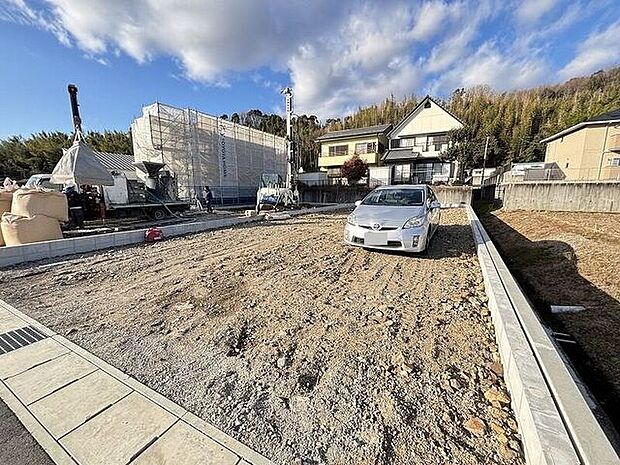 完成前の物件に限り、カラー選択やオプション工事 などのサービス特典が受けられる場合がございます。詳しくお知りになりたい方はお気軽にお問合せください。