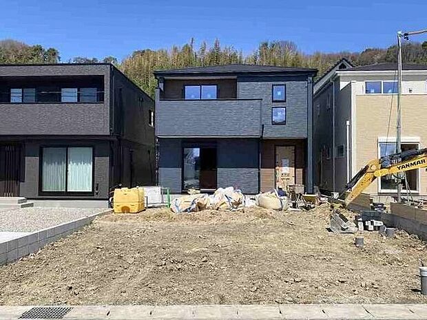 広々としたリビングはキッチンとリビングダイニングを隔てるものがなく、ご家族とのコミュニケーションもとりやすくなっています。